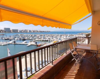 Spacious apartment for rent with Riells beach views